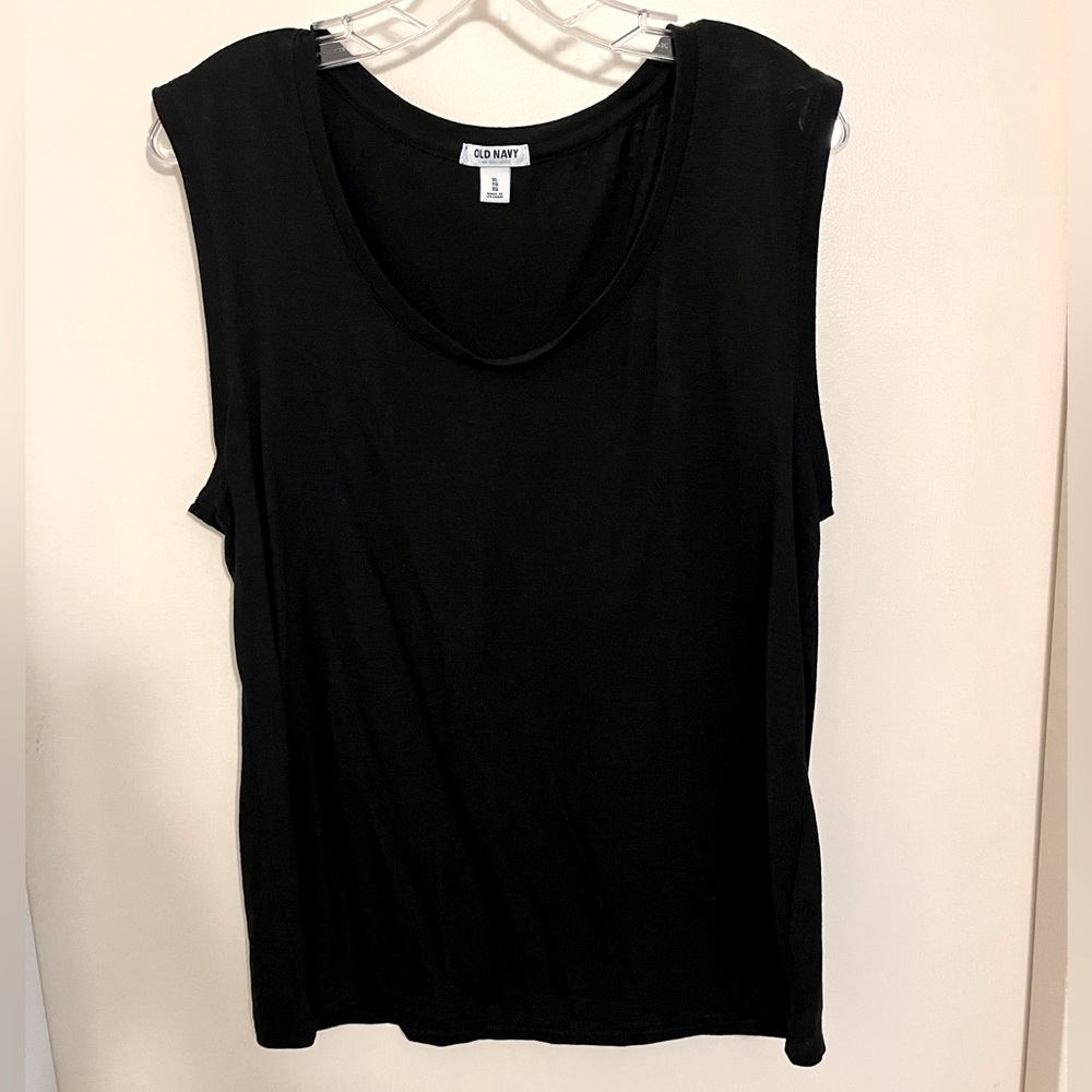 Black sleeveless top, xl